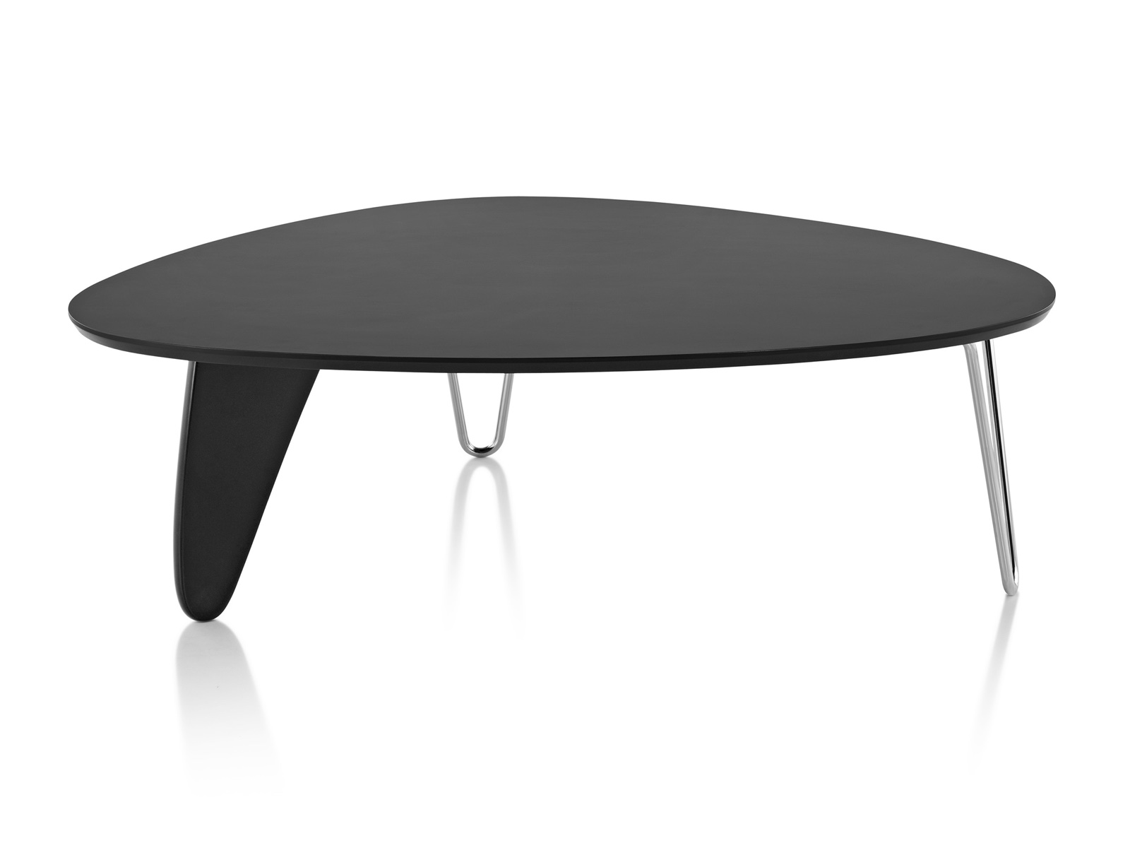 Uma mesa Roguchi Rudder com acabamento preto.